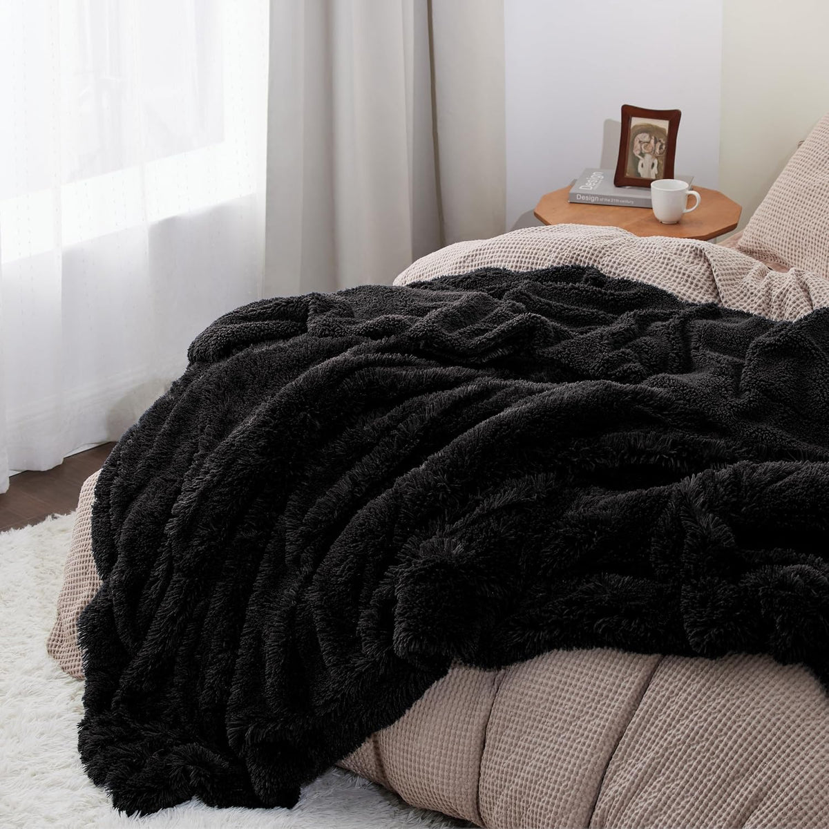 Bedsure GentleSoft Fluffy Black Throw Blanket Gifts for Men, Black Decor Soft Cozy Fuzzy Plush Thick Warm Sherpa Fleece Faux Fur Throws for Couch Bed, Furry Blanket Gifts for Mom Dad, 50x60